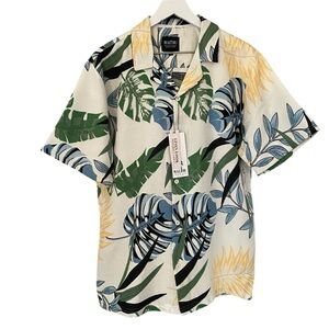 NWT Malibu Beach Club Hawaiian Tropical Print Short Sleeves Shirt Size Large